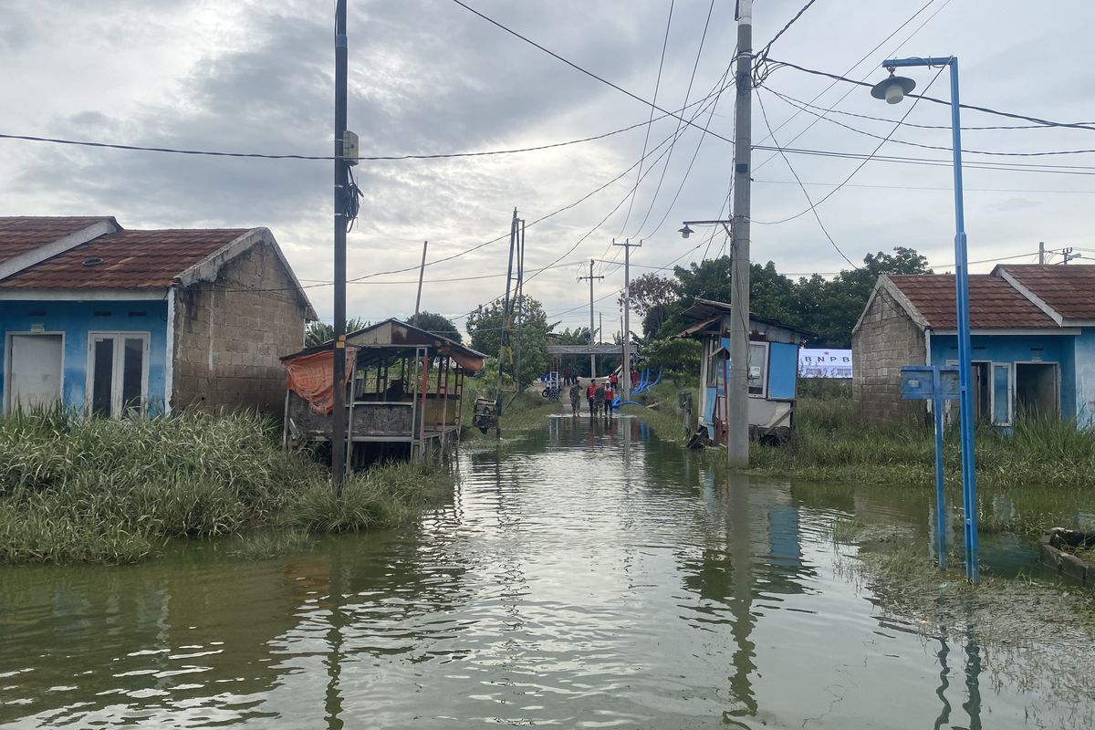 Perumahan Sahara 3 Bekasi Masih Banjir Setinggi 30-50 Cm