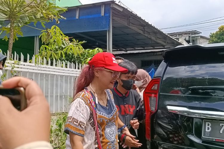 Pulung Mustika Abima (23) atau Tiko di kediamannya di Kelurahan Jatinegara, Kecamatan Cakung, Jakarta Timur, Senin (9/1/2023).
