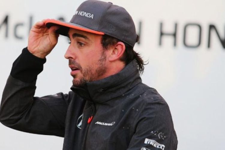 Fernando Alonso tak tahan dengan loyonya mesin Honda.