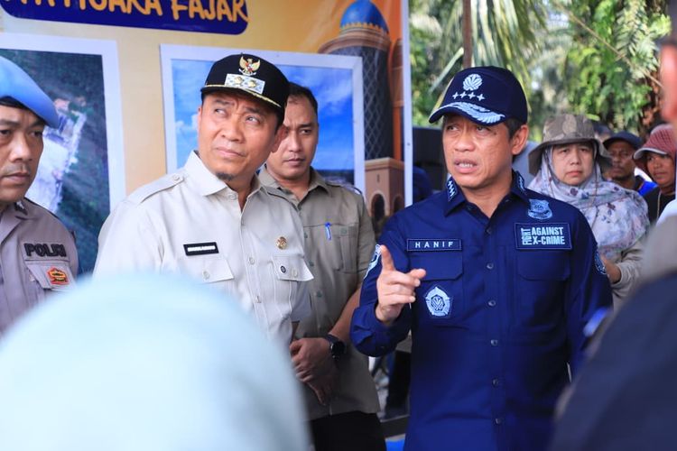 Wali Kota Pekanbaru Agung Nugroho bersama Menteri Lingkungan Hidup (LH) Hanif Faisol Nurofiq saat TPA Muara Fajar di Kota Pekanbaru, Sabtu (25/4/2026).