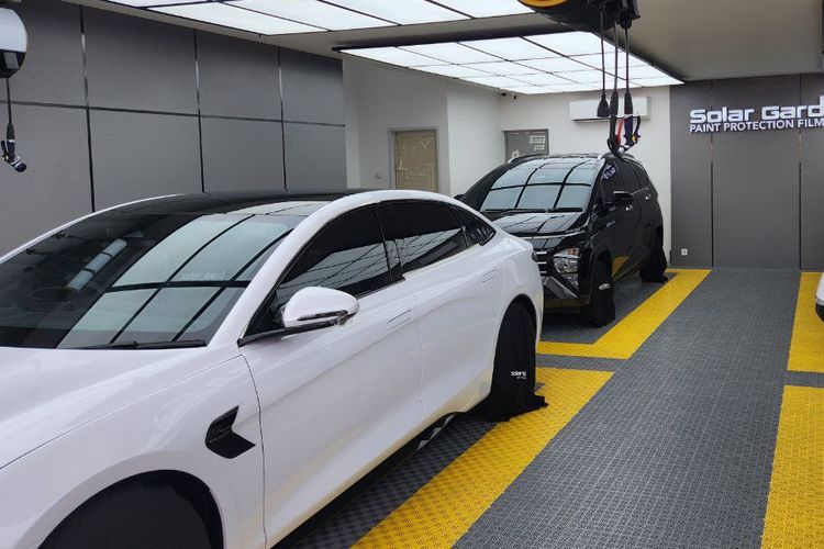 Cara Kerja Paint Protection Film dalam Melindungi Cat Mobil