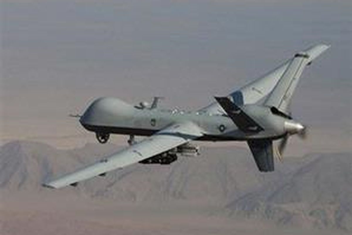 Foto tanpa keterangan tanggal yang dikeluarkan oleh Angkatan Udara AS ini menunjukkan pesawat MQ-9 Reaper yang dilengkapi dengan rudal AGM-114 Hellfire serta amunisi yang dipandu oleh laser. Pesawat ini dikendalikan oleh Kolonel Lex Turner dalam misi tempur di atas wilayah Afghanistan selatan 