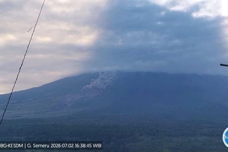 Gunung Semeru Luncurkan APG Sejauh 4 Km, BPBD Lumajang Pastikan Permukiman Tak Terdampak