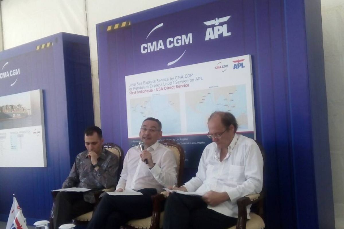 Maskapai pelayaran asal Perancis Compagnie Maritime dAffretement - Compagnie Generali Maritime (CMA-CGM) dalam konferensi pers, usai seremonial Penyambutan Kapal Peti Kemas Terbesar Rute Pelayaran Langsung Jakarta-Los Angeles, di Jakarta, Minggu (23/4/2017).