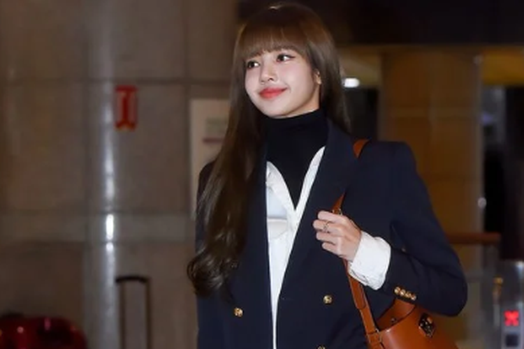 Member grup vokal Blackpink, Lalisa Manoban atau Lisa terlihat mengadopsi