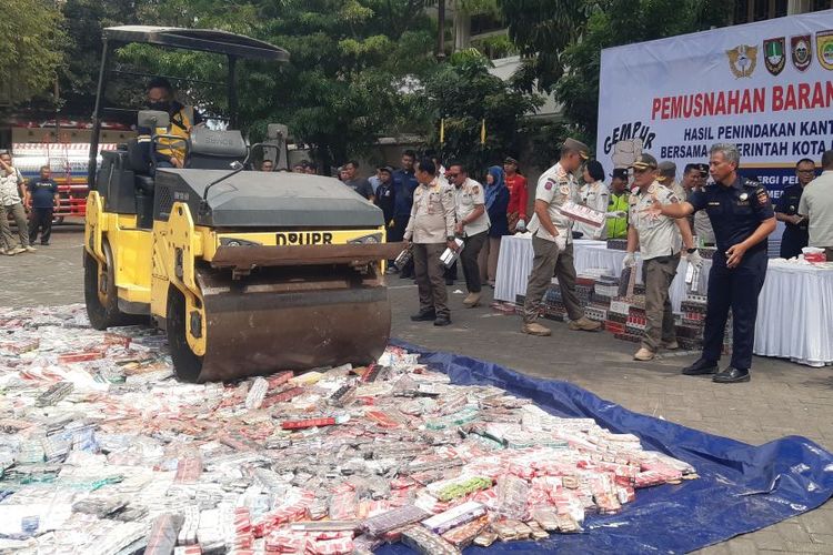 Rugikan Negara Rp 12,5 Miliar, Belasan Juta Rokok Ilegal dan Minol Dimusnahkan di Solo