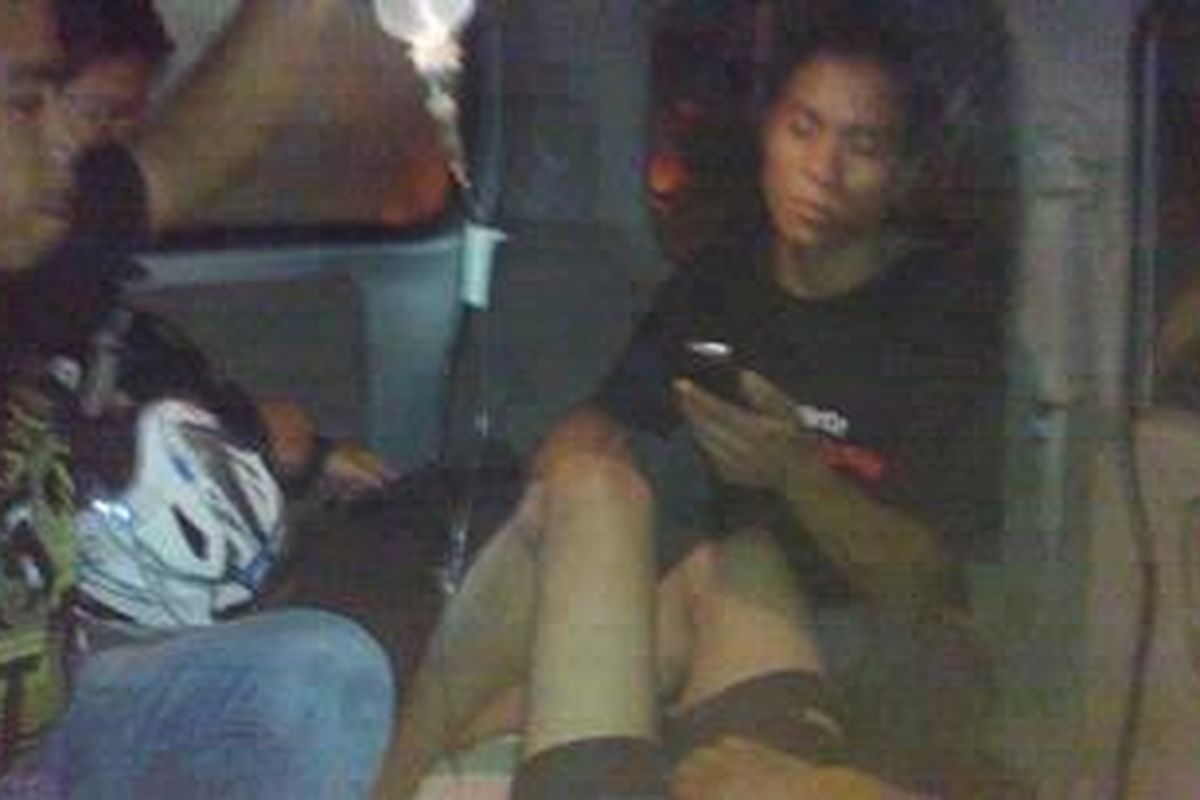 Salah satu mahasiswa UNM yang luka dirujuk dari RS Haji Sulsel ke RS Bhayangkara, Makassar.