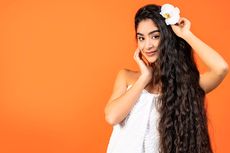 7 Cara Menjaga Kesehatan Rambut Keriting Menurut Ahli
