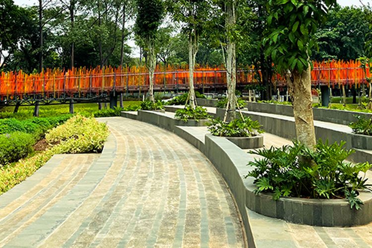 Tebet Eco Park zona plaza yang berada di Jakarta Selatan