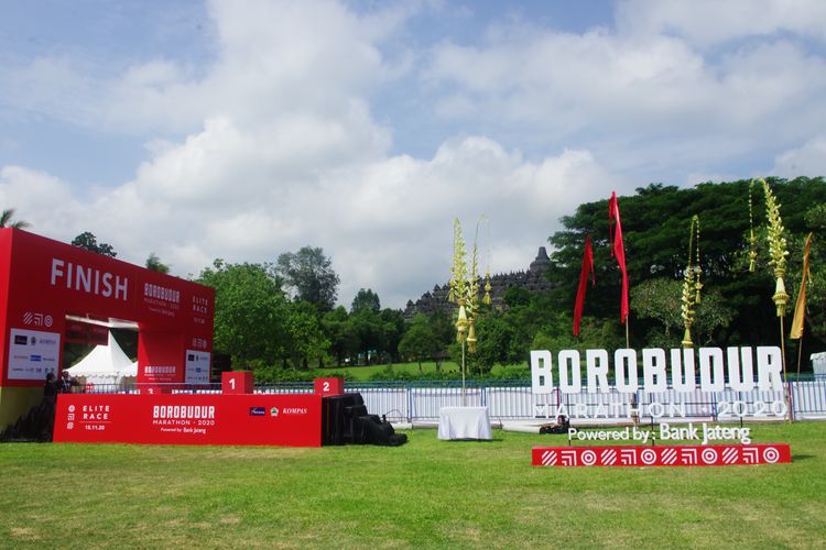 Podium Borobudur Marathon 2020 di Komplek Taman Lumbini, Candi Borobudur, Magelang.
