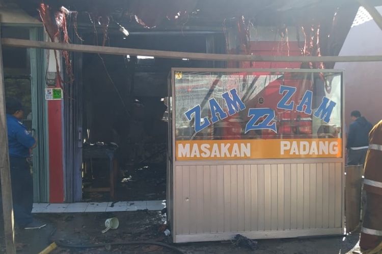 Rumah Makan Padang di di Jalan Mayjen Ishak, Kelurahan Loji, Kecamatan Bogor Barat, Kota Bogor, terbakar, Rabu (6/11/2019).