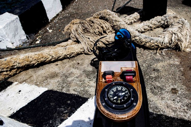 Alat pengukur kedalaman laut milik atlet selam laut PON Jatim sebelum digunakan untuk persiapan PON XX Papua 2021 di Teluk Yos Sudarso Kota Papua, Kamis (23/9/2021) siang.