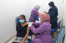 Vaksinasi di Bandara RHA Karimun, Pulangnya Bawa Minyak Goreng