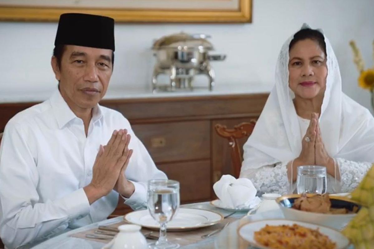 Presiden Joko Widodo dan Ibu Negara Iriana mengucapkan selamat hari raya Idul Fitri 1 Syawal 1441 Hijriah yang jatuh bertepatan pada Minggu (24/5/2020). 