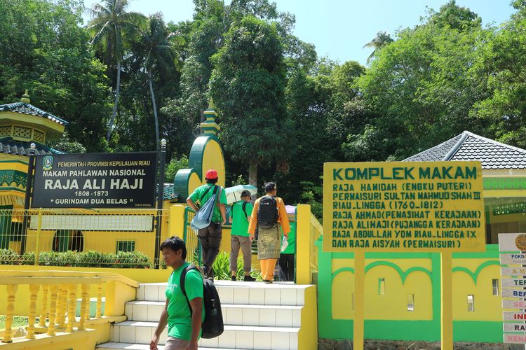 Kompleks makam Engku Puteri Raja Hamidah, Raja Ahmad, Raja Abdullah, Raja Aisyah, dan Raja Ali Haji