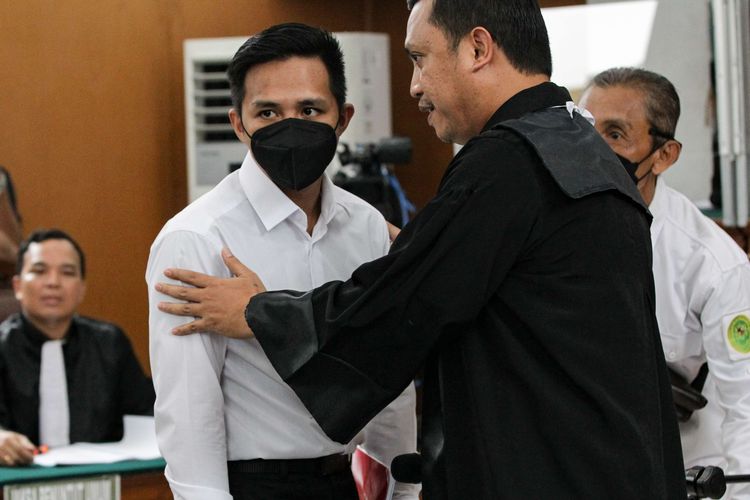 Terdakwa pembunuhan berencana terhadap Nofriansyah Yosua Hutabarat atau Brigadir J, Richard Eliezer menjalani sidang pembacaan dakwaan di Pengadilan Negeri Jakarta Selatan, Selasa (18/10/2022).