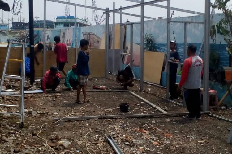 Pembangunan shelter di Kampung Akuarium 