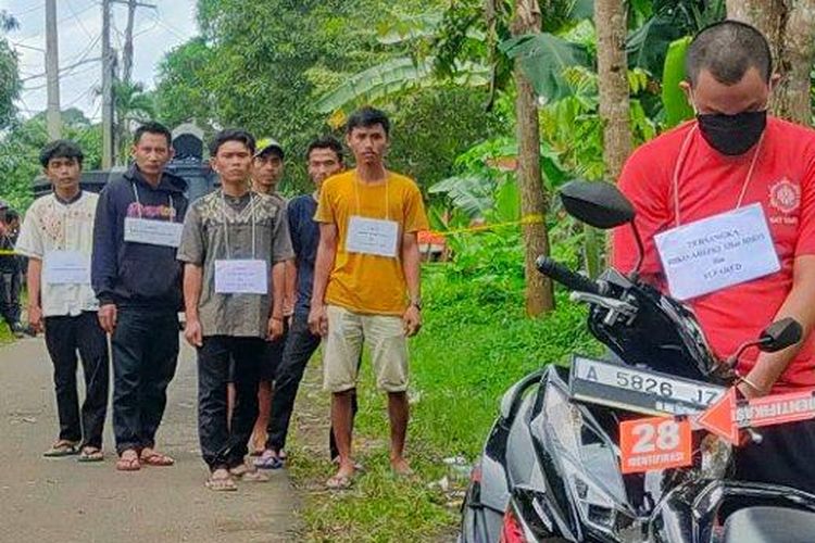 Delapan orang saksi pembunuhan mahasiswi di Kota Serang, Elisa Siti Mulyani (22) dihadirkan dalam rekonstruksi, Rabu (22/2/2023).