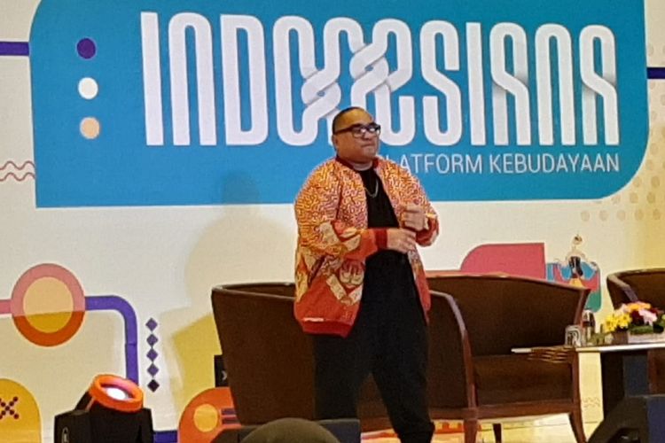 Penyanyi rap Saykoji saat tampil dalam diskusi bertajuk ?Indonesiana, Platform Kebudayaan? di Jakarta, Kamis (5/12/2019).