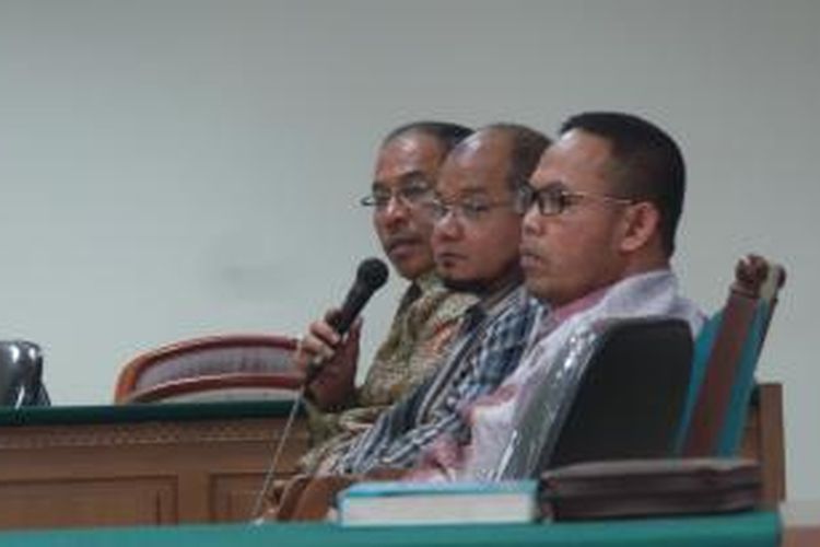 (Kiri-kanan) Wali Kota Makassar Ilham Arief, Najamuddin Marjamid, dan Andi Akmal bersaksi untuk terdakwa kasus dugaan suap pengaturan kuota impor daging sapi dan pencucian uang Ahmad Fathanah di Pengadilan Tindak Pidana Korupsi, Jakarta, Kamis (19/9/2013).