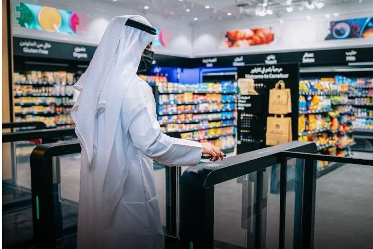 Gerai Carrefour pertama di Mall of the Emirates, Dubai menggunakan sistem tanpa kasir. 