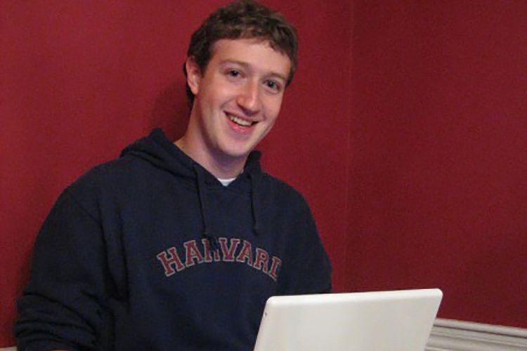 Mark Zuckerberg di asrama kampus Harvard pada 2005