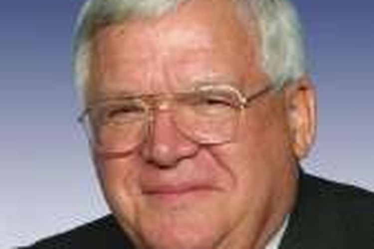 J Dennis Hastert diadili karena kasus pelecehan seksual terhadap sejumlah anak remaja pada tahun 1970-an di Chicago, AS.