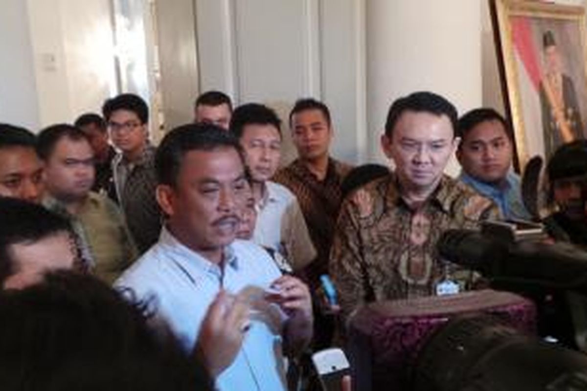 Gubernur DKI Jakarta Basuki Tjahaja Purnama (kanan) bersama Ketua DPRD DKI Prasetio Edi Marsudi (kiri), di Balai Kota, Kamis (19/3/2015). 