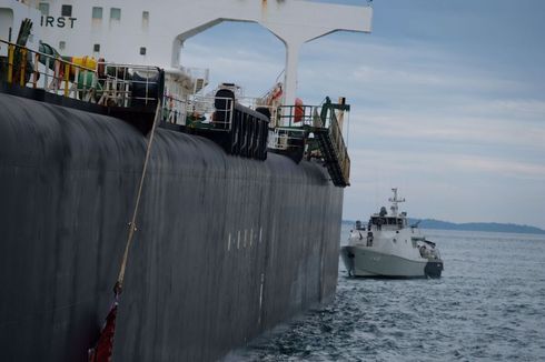 Kapal Tanker Kandas di Jalur Pipa Gas Singapura, TNI AL Kerahkan KAL Marapas Antisipasi Kebocoran Minyak