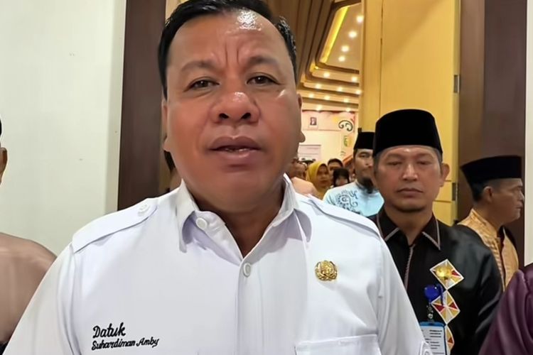 Jadi Tersangka KPK, Bupati Kuansing Suhardiman Amby Minta Maaf ke Masyarakat