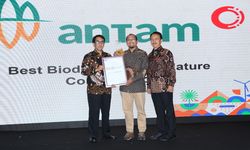 Terapkan Prinsip Keberlanjutan, ANTAM Raih 3 Penghargaan ESG Initiative Awards 2024