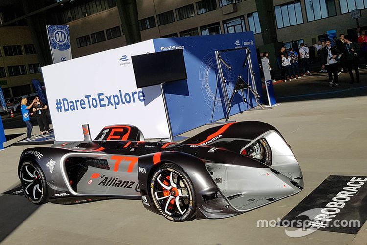 Mobil balap otonomos Robocar, yang bakal digeber di Roborace tahun depan.