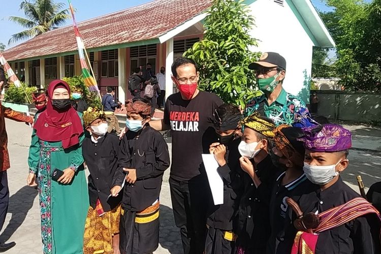 NTB 20190416 K166-19 Mendikbud Nadiem Pantau Pembelajaran Tatap Muka di salah satu SD di Lombok Tengah
