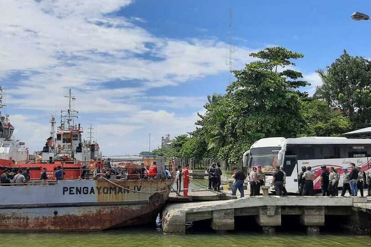 Pemindahan napai terorisme ke Pulau Nusakambangan, Kabupaten Cilacap, Jawa Tengah, Rabu (19/2/2020).