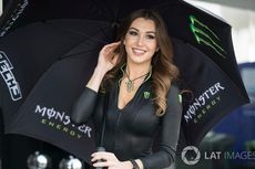 Gadis Payung Cantik di GP Qatar 2018 (Foto)