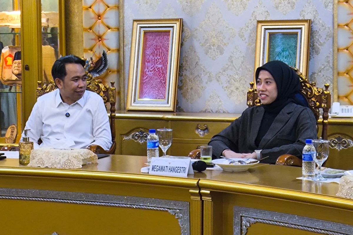 Atlet Voli Megawati Hangestri saat pulang ke Jember disambut bupati di Pendopo pada Selasa (15/4/2025)