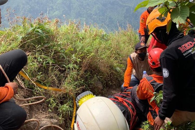 Seorang pendaki perempuan ditemukan tewas di dasar jurang kawasan Gunung Muria, Kabupaten Kudus, Jawa Tengah, Rabu (25/6/2025).