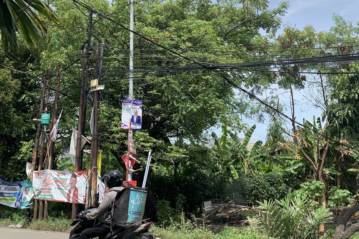 Seorang mahasiswa di Bekasi bernama History Cally Power (19) menjadi korban kabel yang menjuntai di Jalan Raya Chandrabaga, Kelurahan Kaliabang Tengah, Kecamatan Bekasi Utara, Kota Bekasi, Senin (22/1/2024). 