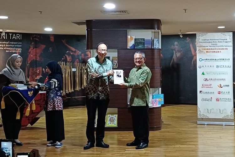 Perpusnas RI Terima 100 Judul Buku Sumbangan dari 11 Penerbit China, tentang Budaya hingga Pendidikan Vokasi