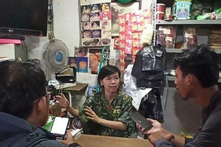 Susanna Indriyani (57), pemilik toko sembako di Jalan K Teluk Gong, Penjaringan, Jakarta Utara, saat ditemui pada Rabu (4/3/2020). 
