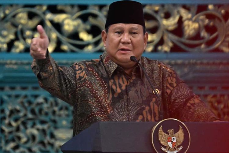 Presiden Prabowo Subianto menggelar sidang kabinet paripurna tepat pada satu tahun pemerintahan di Istana Negara, Kompleks Istana Kepresidenan, Jakarta Pusat, Senin (20/10/2025). 