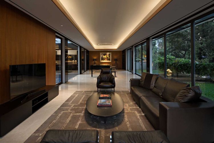 Ruang keluarga yang elegan, Ra Residence karya Hadivincent Architect 