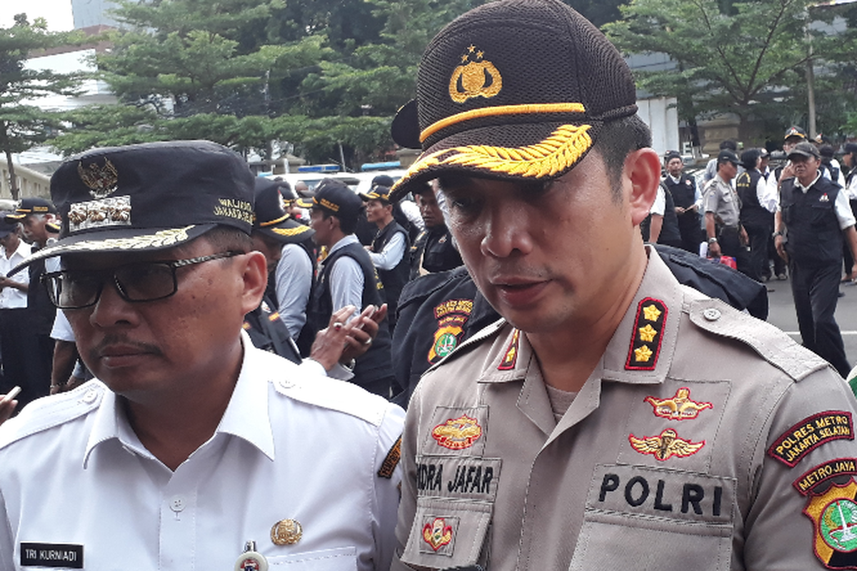 Wali Kota Jakarta Selatan Tri Kurniadi (kiri) dan Kapolres Metro Jakarta Selatan Kombes Indra Jafar di Mapolres Metro Jakarta Selatan, Rabu (16/5/2018).