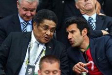 Figo Kembali Kritik Blatter 