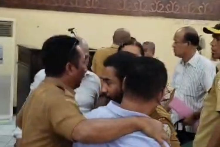 Ketua DPRD Ende Diduga Pukul Anggota Dewan Saat Rapat Paripurna
