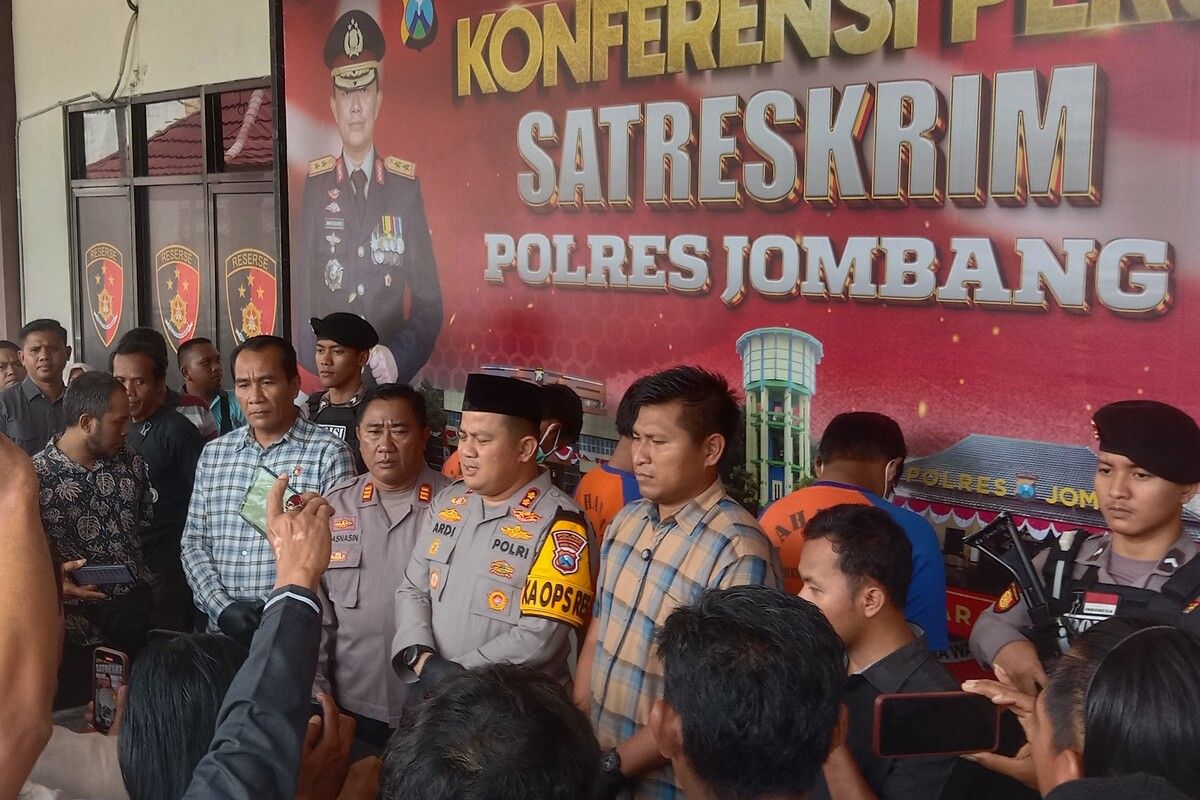 Konferensi pers terkait penemuan mayat di Hutan Kabuh Jombang, digelar di markas Kepolisian Resor (Polres) Jombang, Jawa Timur, Jumat (31/1/2025).