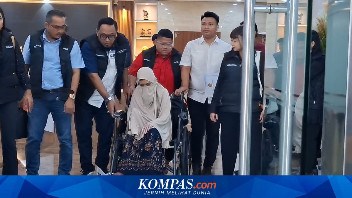 Polisi Aktif Diduga Aniaya Istri hingga Luka Bakar 47 Persen, Korban Datangi Bareskrim dengan Kursi Roda