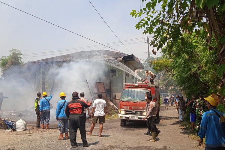 Gudang DPUTR Pati Terbakar, Api Diduga Berasal dari Sisa Pembakaran Sampah