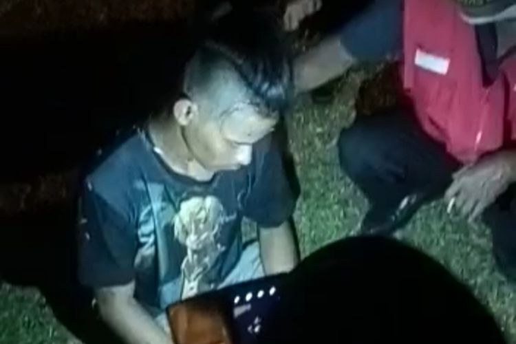 TR (35) pelaku penyebar hoaks tsunami di Bandar Lampung yang ditangkap polisi, Selasa (24/5/2022) malam.