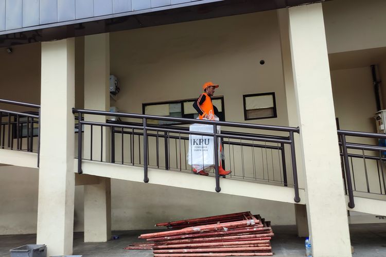 KPU Jakarta Timur Mulai Distribusikan Logistik Pilkada 2024 Hari Ini